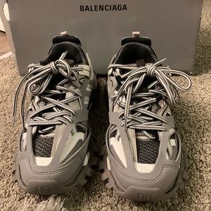 flashtrek tonal hiker sneaker with chain strap